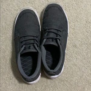 Under Armour shoes sz 5y
